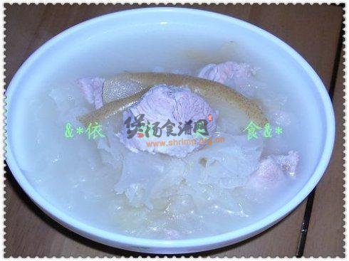 雪梨雪耳瘦肉汤的做法