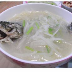 萝卜鲫鱼汤的做法 萝卜鲫鱼汤的做法