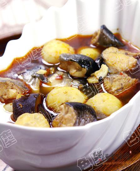 新土豆炖鲶鱼的做法