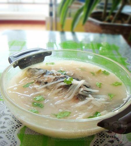 家常鲫鱼萝卜丝汤的做法