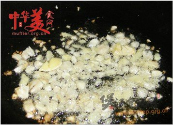 上汤皮蛋西兰花的做法