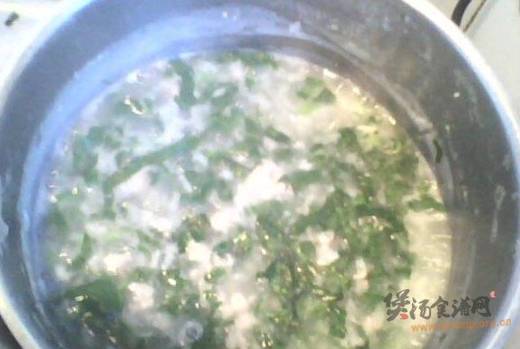冬寒菜肉末杏仁粥的做法