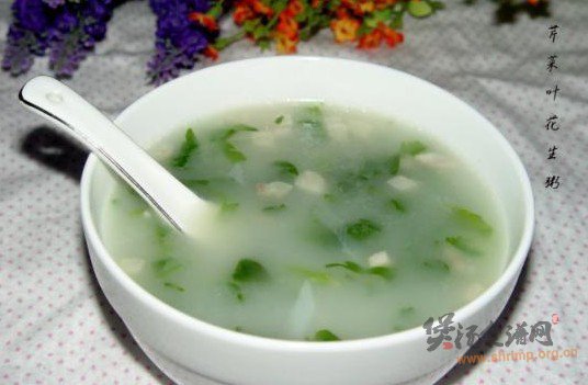 芹菜叶花生米清香粥的做法