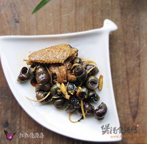 石螺鸡煲的做法
