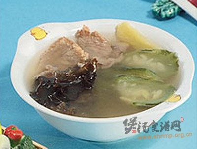 云耳丝瓜肉片汤的做法
