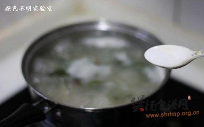 海木耳虾仁乌冬面的做法