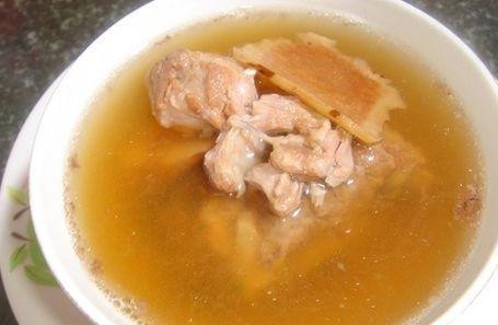 土茯岑牛大力煲脊骨的做法