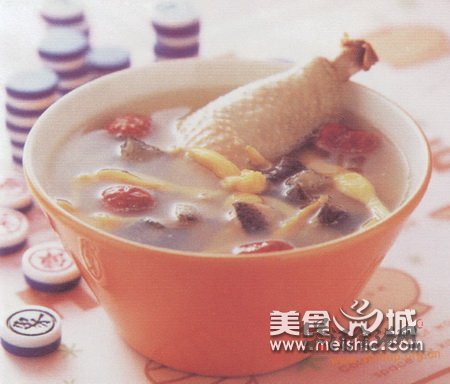 金针海参鸡汤的做法