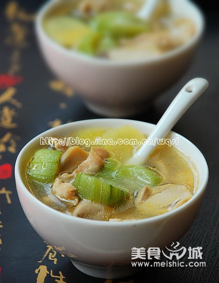 草菇丝瓜肉片汤的做法