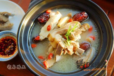 当归羊排煲的做法