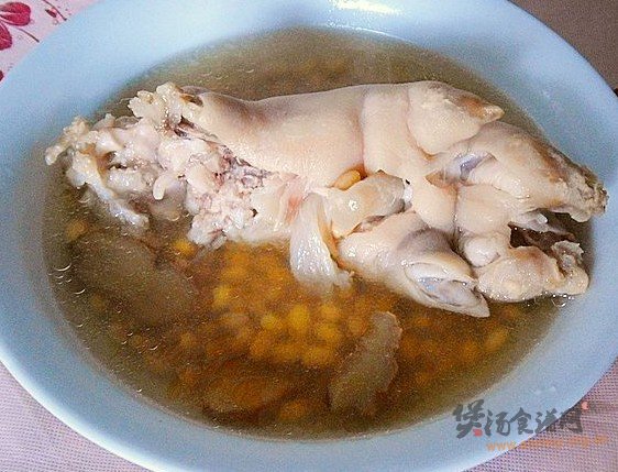 黄豆猪脚煲的做法