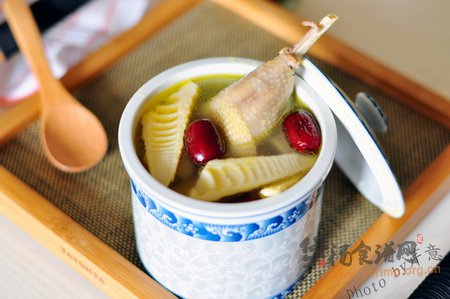 春笋煨土鸡的做法