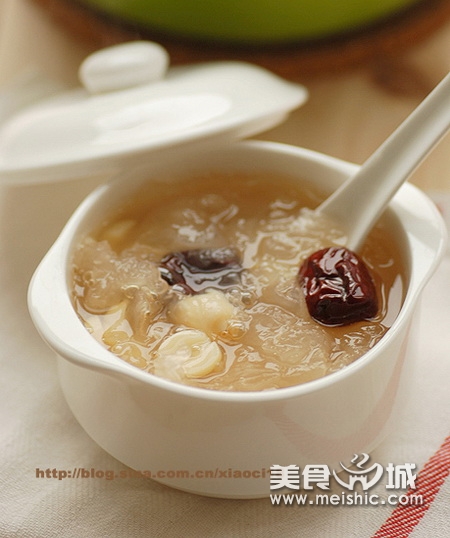 冰糖银耳莲子养心羹的做法