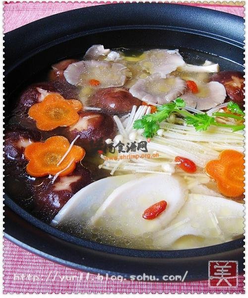 鸡汤杂菇煲的做法