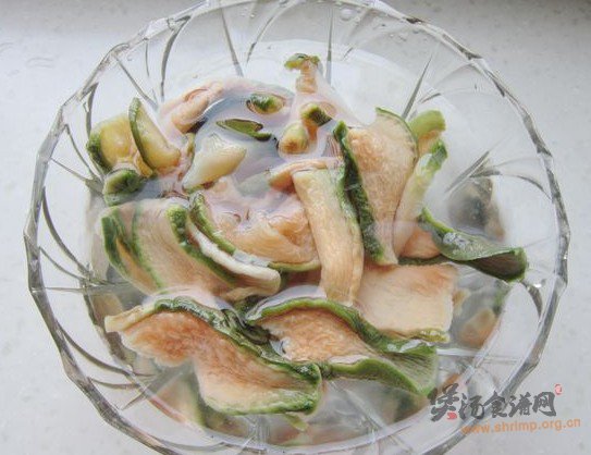 萝卜干肉煲的做法