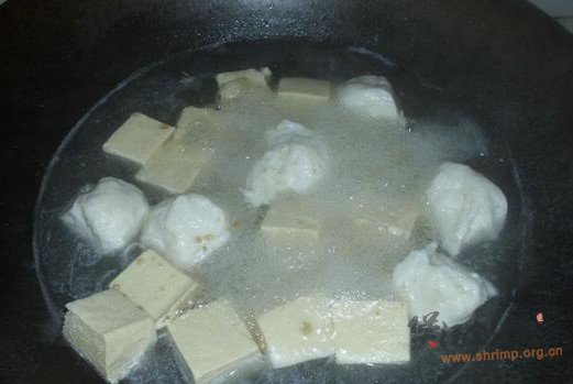 鱼丸冻豆腐汤的做法