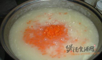 胡萝卜香菇鸡味粥的做法