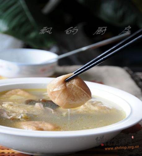 油豆腐木耳笋鸡汤的做法