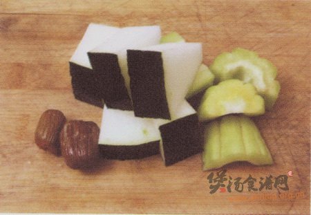 冬瓜苦瓜脊骨汤的做法