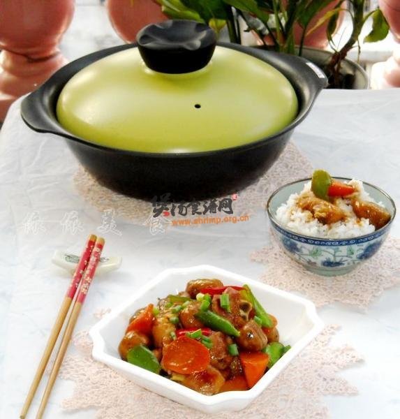 飘香栗子鸡煲的做法