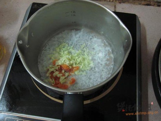 菜丝三文鱼粥的做法