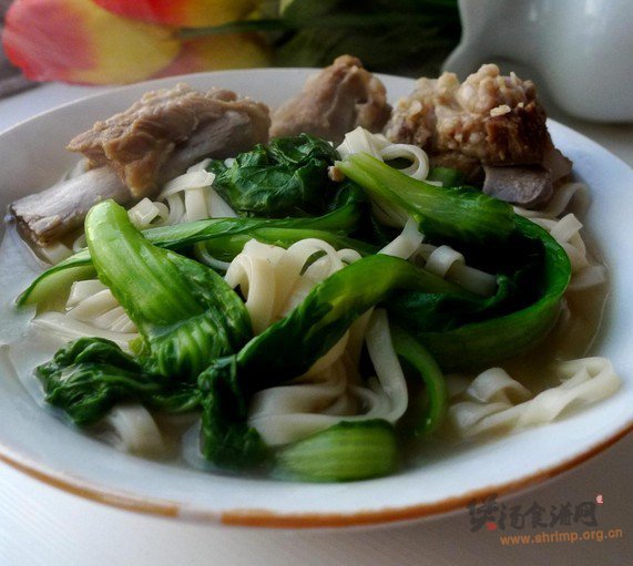 青菜排骨面的做法