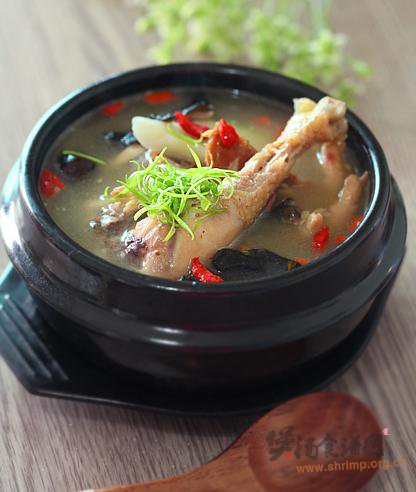 火腿炖鸡汤的做法