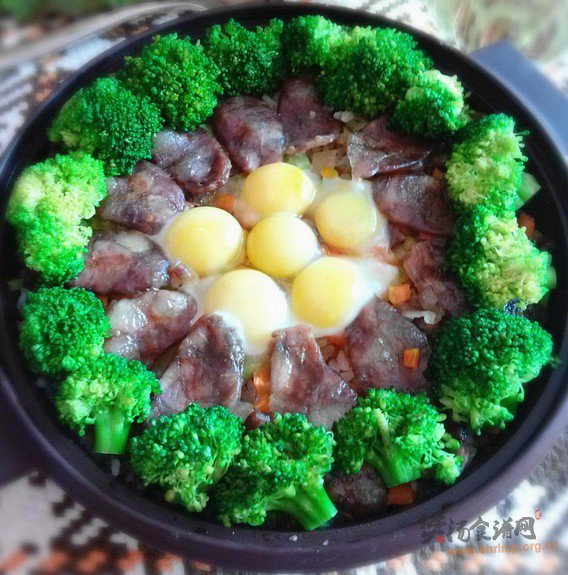鹌鹑蛋腊肠煲仔饭的做法