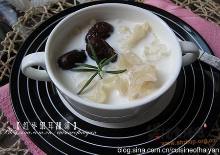 红枣银耳甜汤的做法