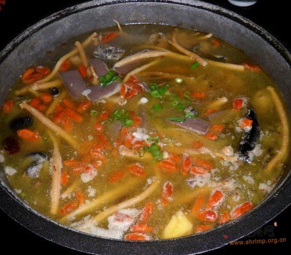 乌鸡鸽子药膳煲的做法