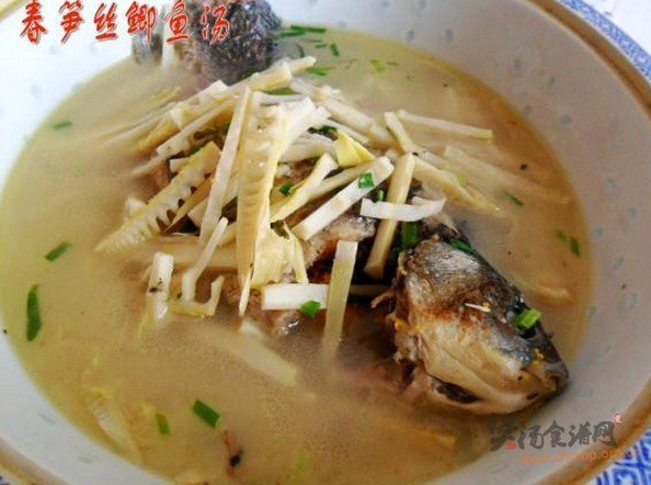 春笋丝鲫鱼汤的做法