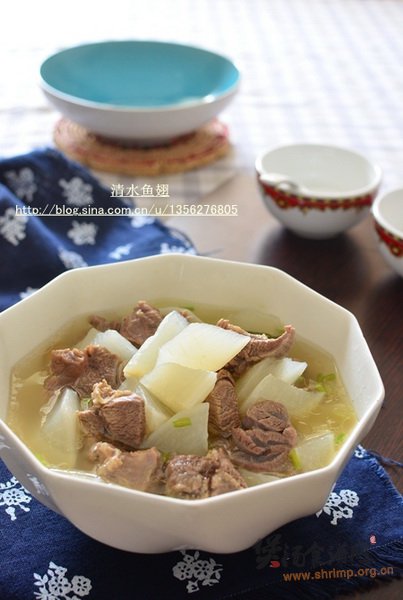 秋季暖胃补虚:羊肉萝卜汤的做法