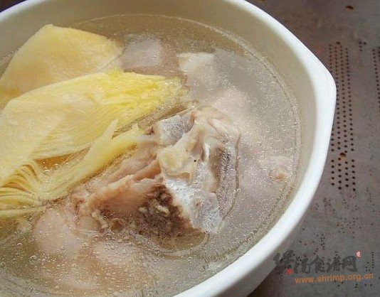 冬笋煲龙骨的做法