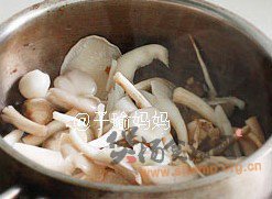蛤蜊香菇汤的做法