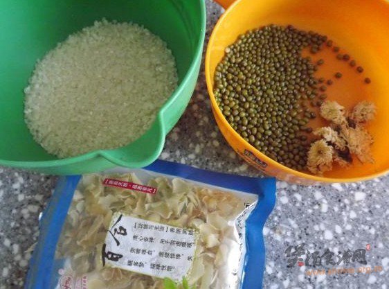 绿豆百合菊花粥的做法