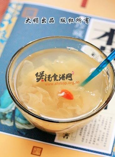 银耳莲子雪梨汤的做法