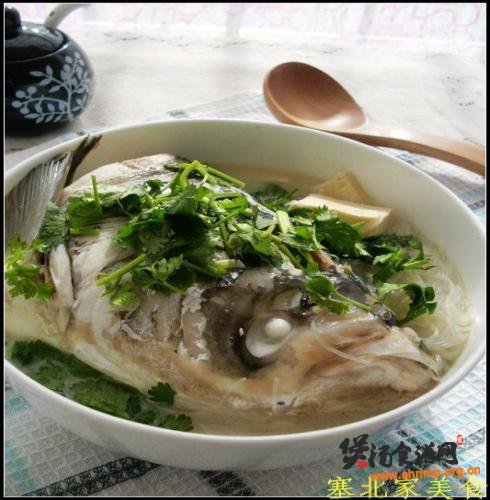 营养鱼头豆腐汤的做法