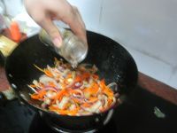 胡萝卜丝炒洋葱的做法
