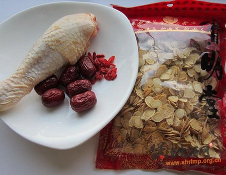 西洋参红枣鸡汤的做法