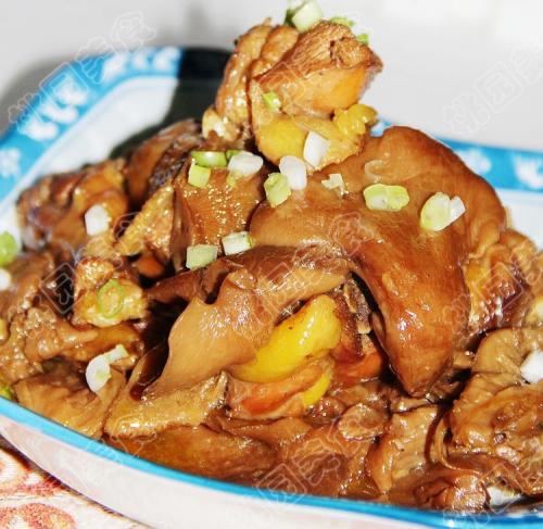 三黄鸡炖元蘑的做法