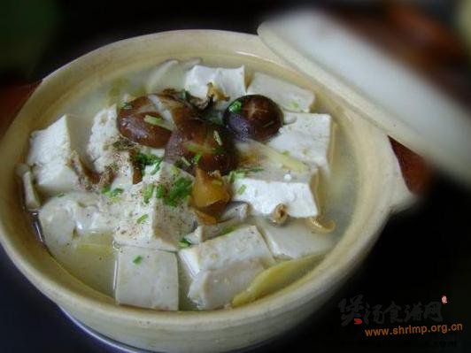 河蚌豆腐煲的做法