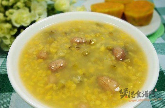 玉米花生绿豆粥的做法