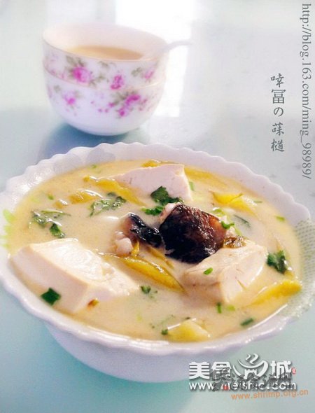 酸菜鱼头炖豆腐的做法