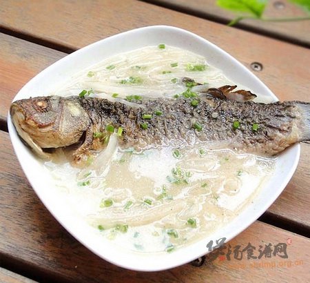 萝卜丝鲫鱼汤的家常做法的做法