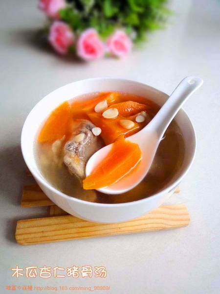 木瓜杏仁煲猪骨的做法