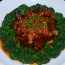 西兰花红烧肉的做法 西兰花红烧肉的做法