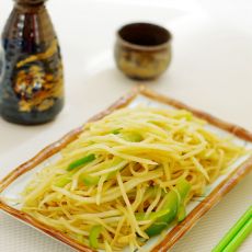 柿子椒炒土豆丝的做法 柿子椒炒土豆丝的做法