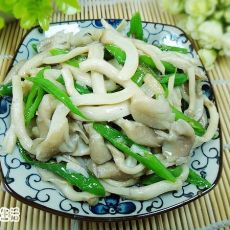 青椒炒平菇的做法 青椒炒平菇的做法