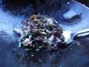 香葱肉片炒木耳的做法