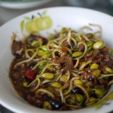 豆瓣酱黄豆芽的做法 豆瓣酱黄豆芽的做法